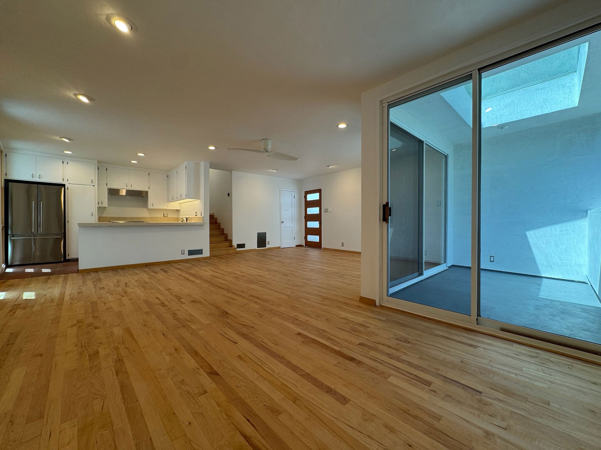 Building Photo - 8863 Lookout Mountain Ave
