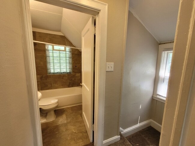Building Photo - 2 bedroom, 1.5 bathroom home with detached garage!
