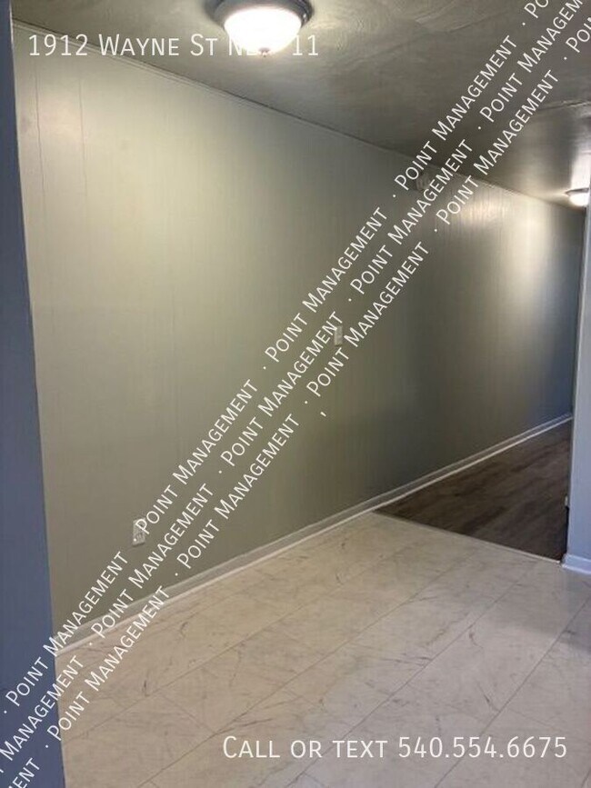 Building Photo - 1912 Wayne St NE