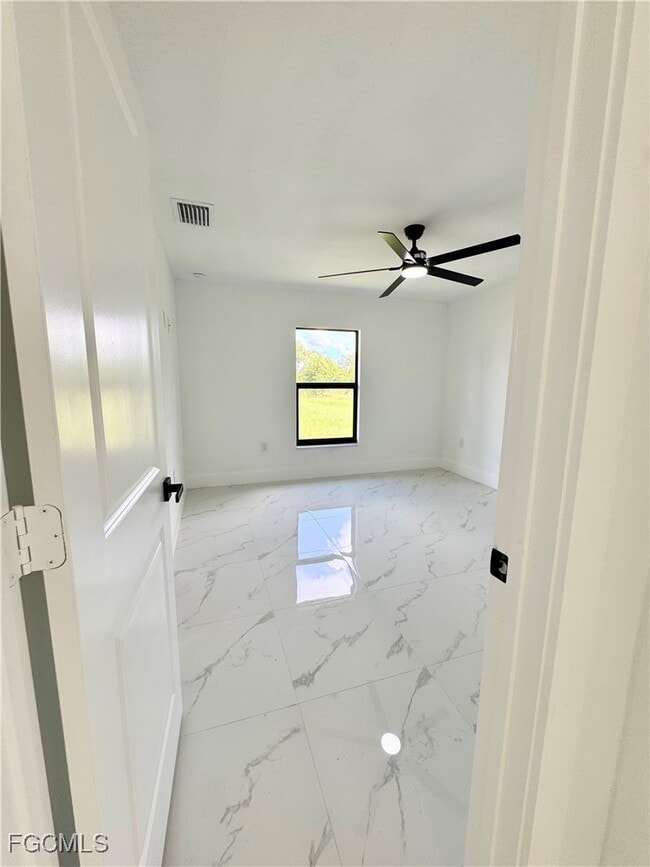 Building Photo - 670 Chemstrand St E