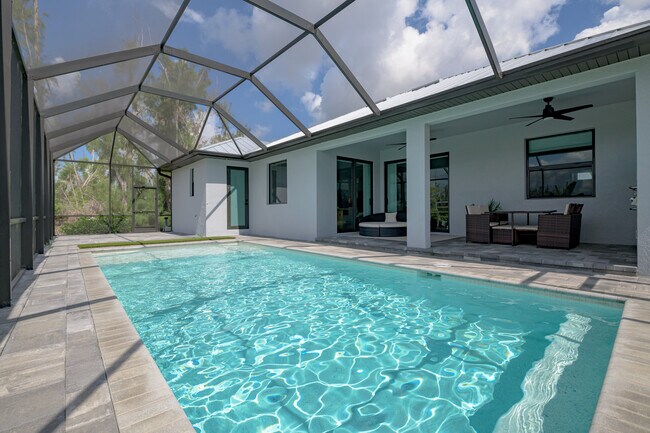 Building Photo - 3432 SW 8th St