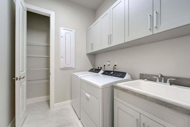 Building Photo - 9296 Crestview Cir