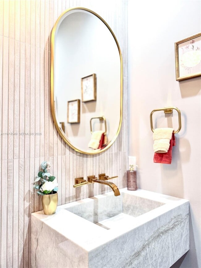 Building Photo - 400 Alexandra Cir