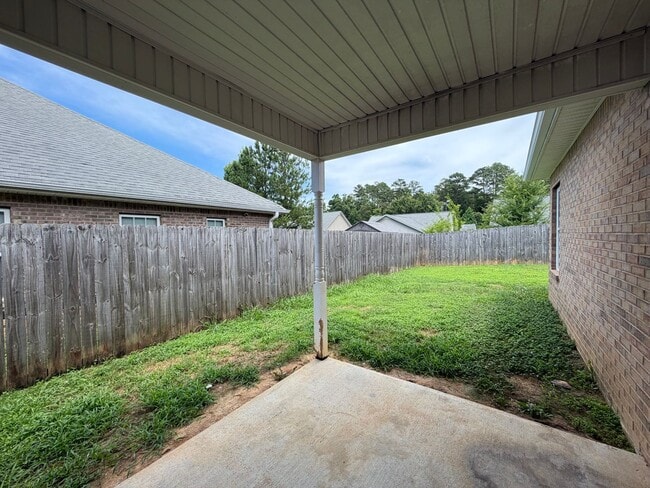Building Photo - Brick 3/2 House in West Rome- $1,795