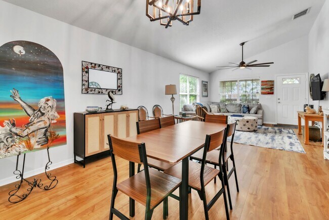 Building Photo - Beautiful 3 / 2 single family home across ...