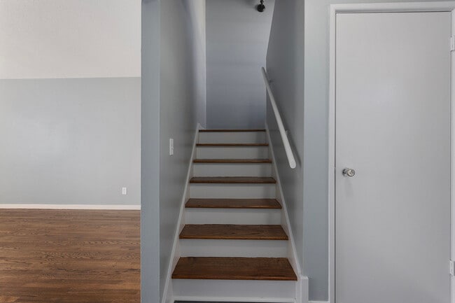 Building Photo - 403 W 87 Pl