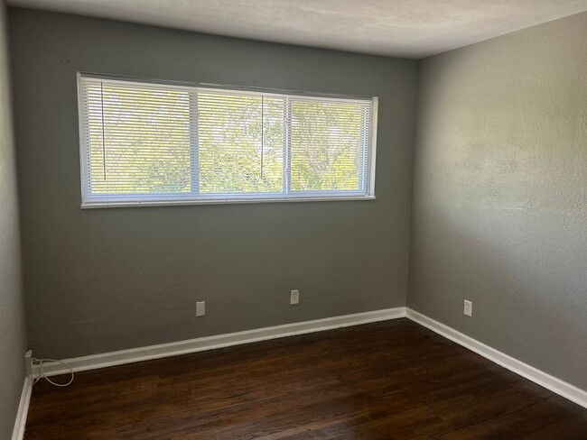 Building Photo - Forest Court Apartment Homes