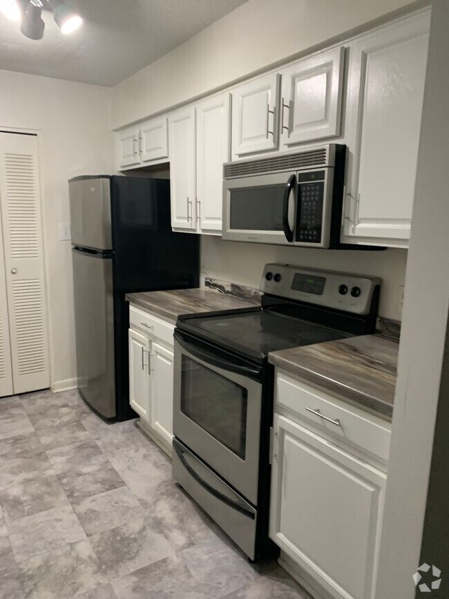 Building Photo - MAY 2025 RENT FREE--LOCATED NEAR CRABTREE-...
