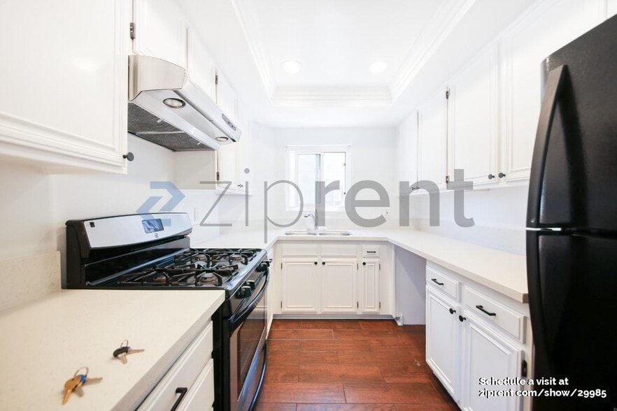 Building Photo - 14401 Plummer St