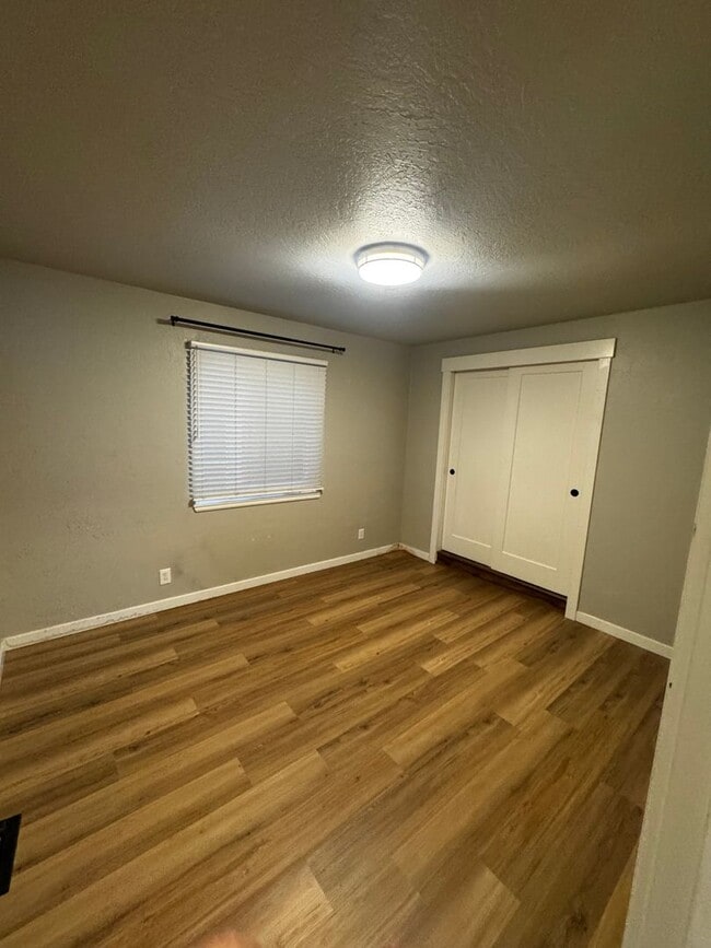 Building Photo - NICE DOWNSTAIRS UNIT WITH 2 BED 1 BATH IN GREAT LOCATION IN AUBUN!