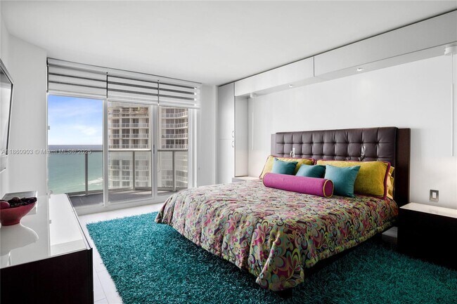 Building Photo - 16445 Collins Ave