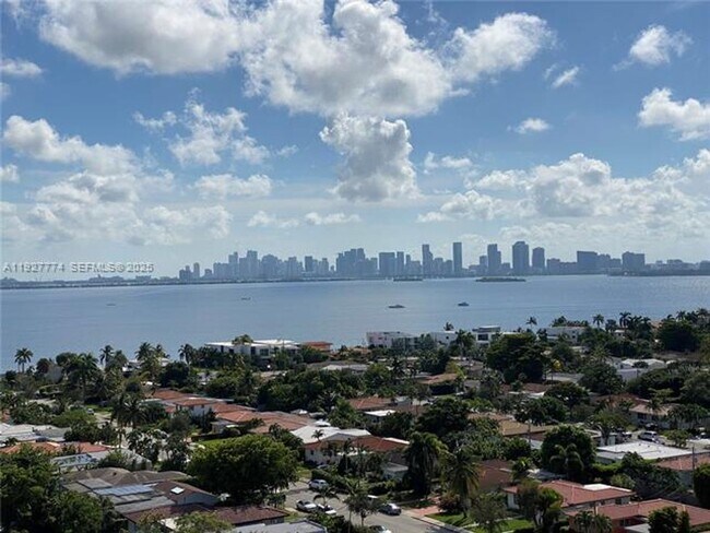 Building Photo - 7901 Hispanola Ave