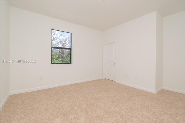 Building Photo - 1166 SW 6th Ave