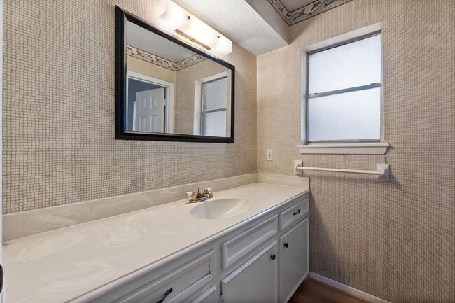 Building Photo - 719 Shenandoah Dr