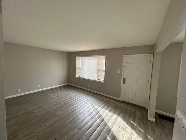 Building Photo - Comfort & Convenience on Cloverdale - Section 8 Friendly!