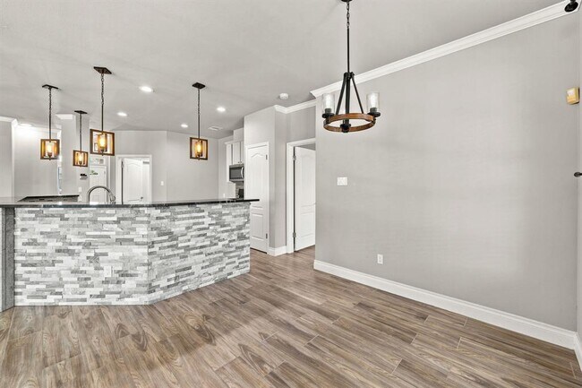 Building Photo - 1600 Viki Lynn Ct