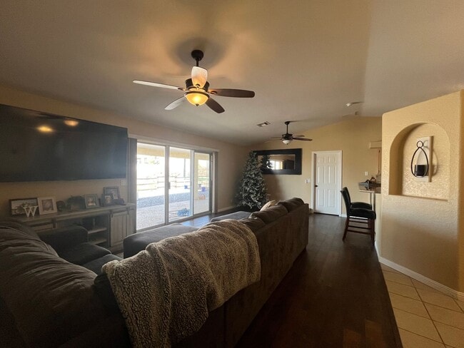 Building Photo - 3BR/3BA – Quiet Cul-de-Sac – Backs to Wash
