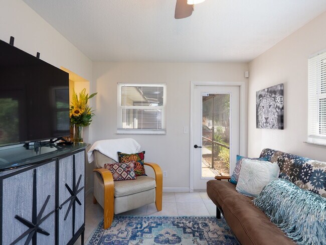 Building Photo - Luxury Seasonal Furnished Rental "Charming...
