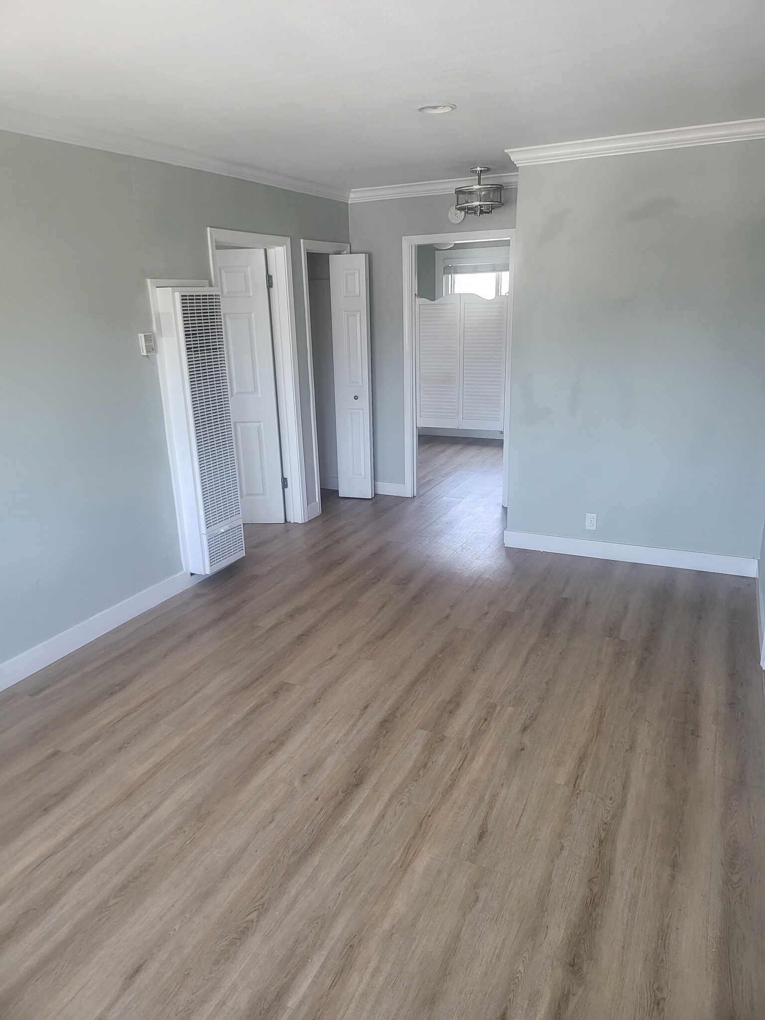 Building Photo - 3606 W 105th St