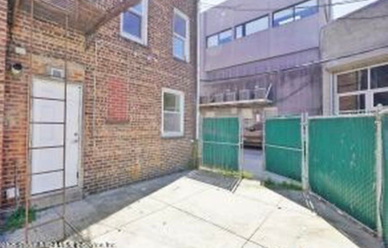 Building Photo - 2076 Coyle St