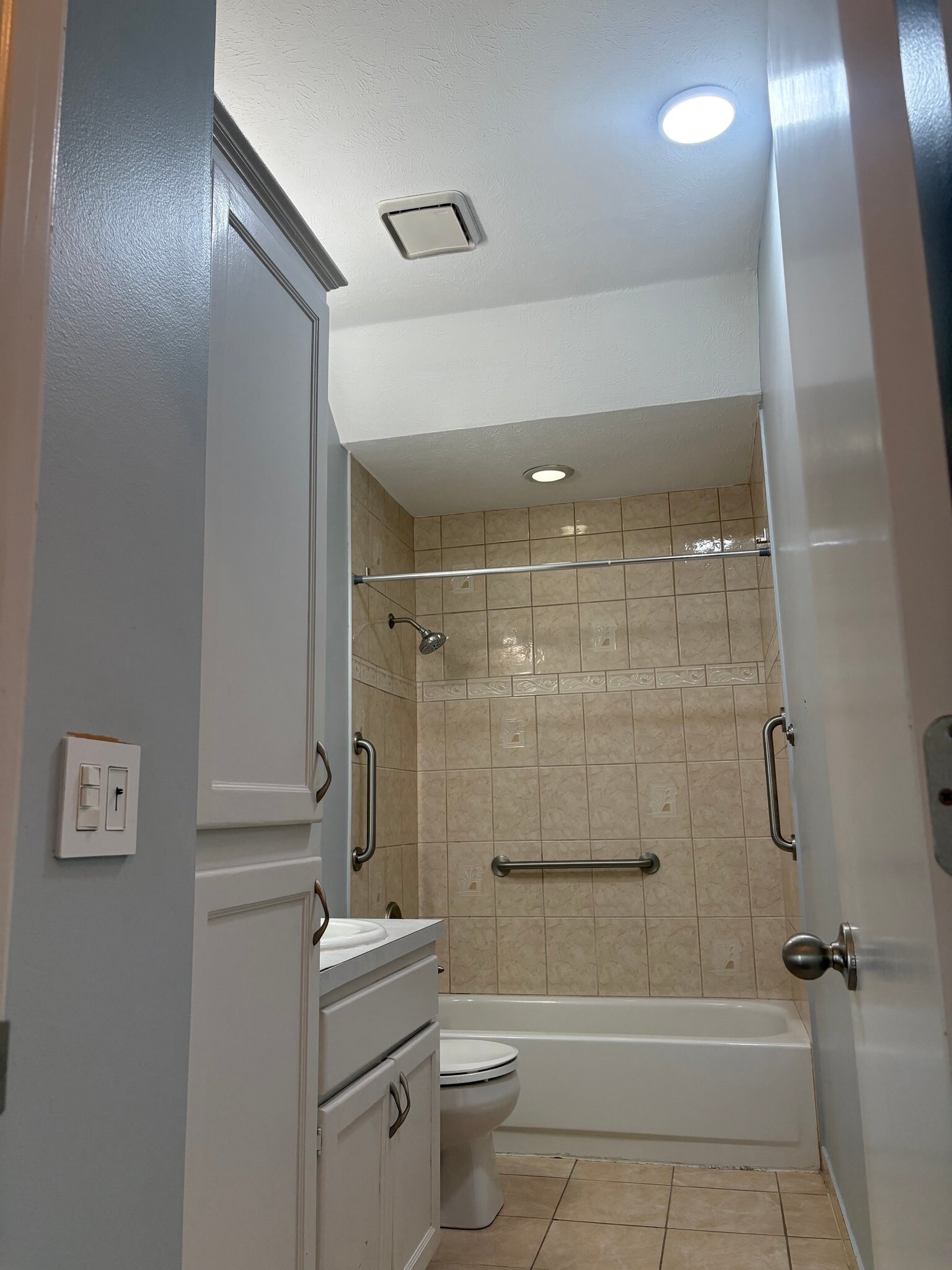 Building Photo - 5431 S 48th Ave