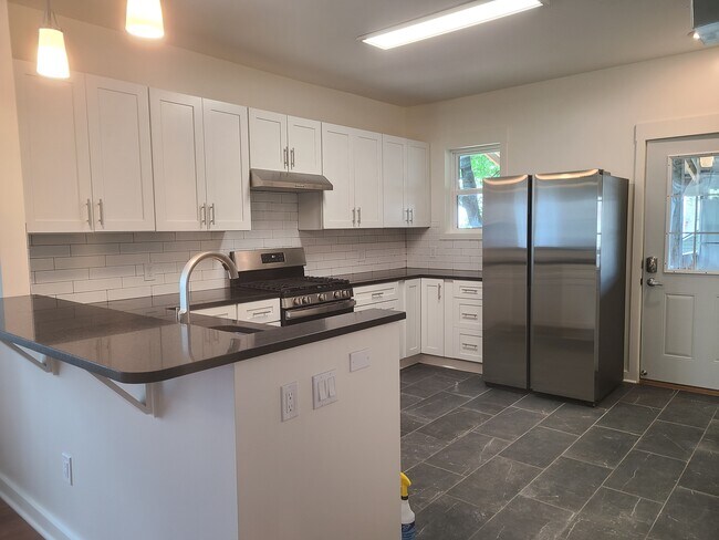 Building Photo - 1015 Watson St SW