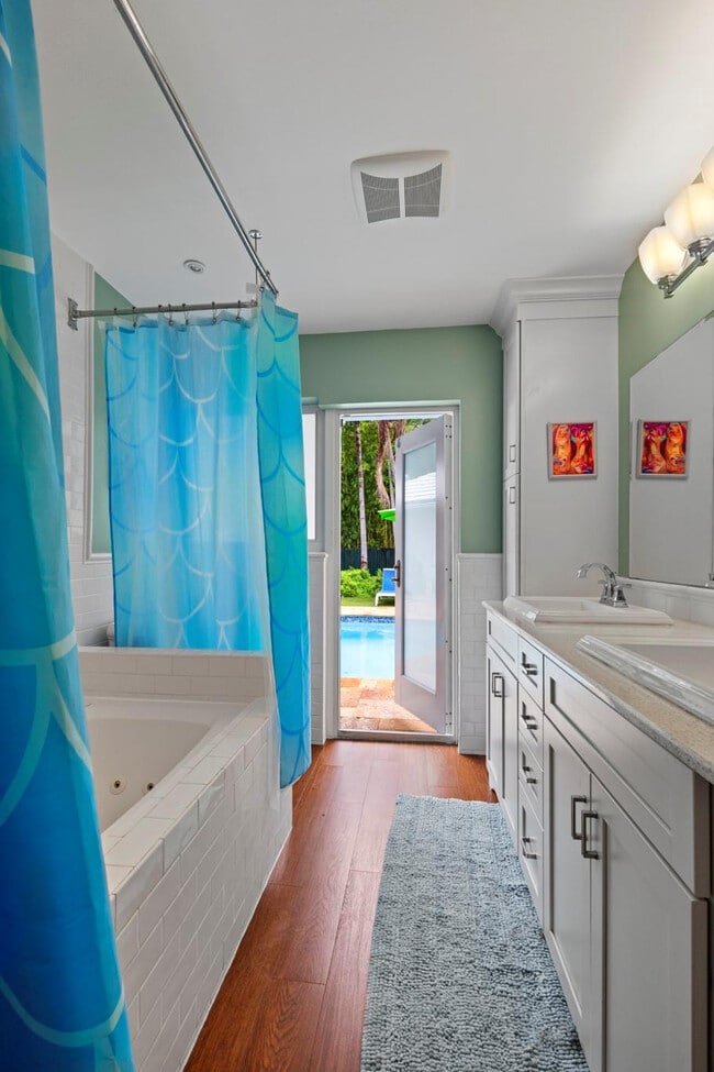 Building Photo - 2325 Barcelona Dr