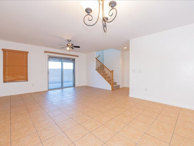 Building Photo - 3 Bedroom 2.5 Bath