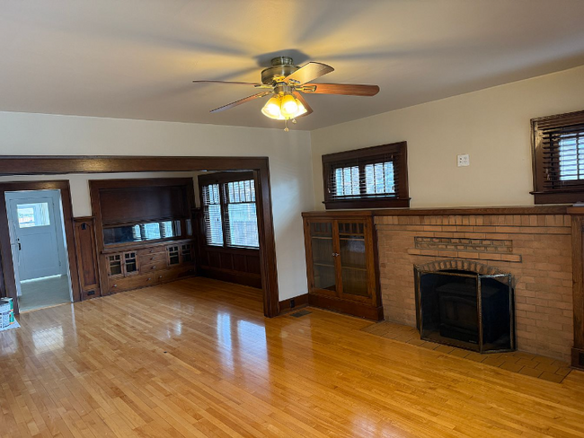 Building Photo - 628 Thoma St