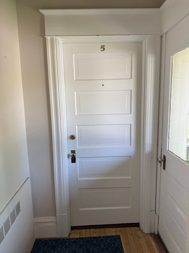 Building Photo - Remodeled one bedroom Condo for Rent in Do...