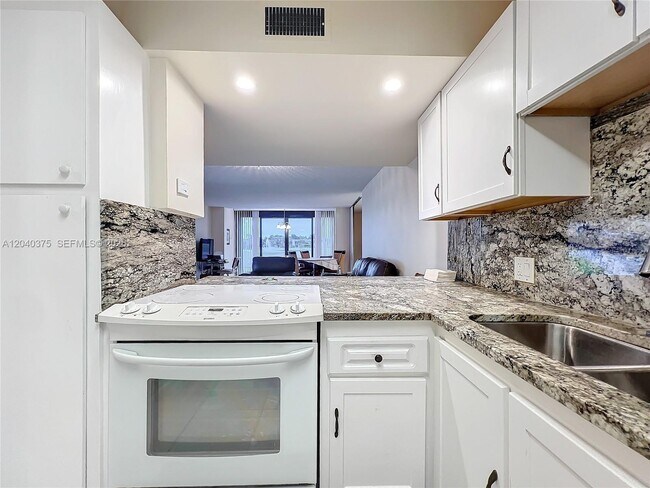 Building Photo - 4545 Luxemburg Ct