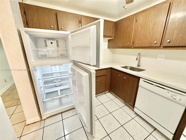 Building Photo - 7831 N Colony Cir