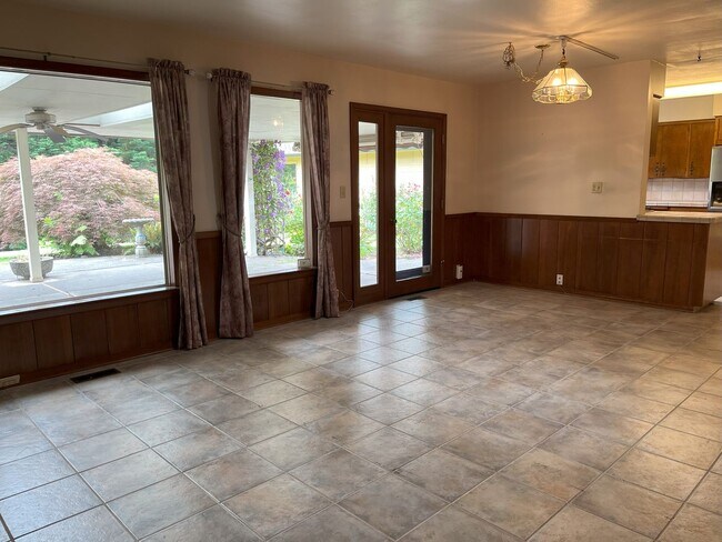 Building Photo - Timeless Character Meets Spacious Living i...