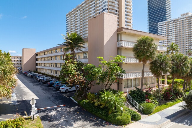Primary Photo - Taromina Apartments