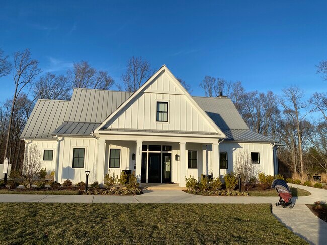 Building Photo - 11041 Little Five Loop