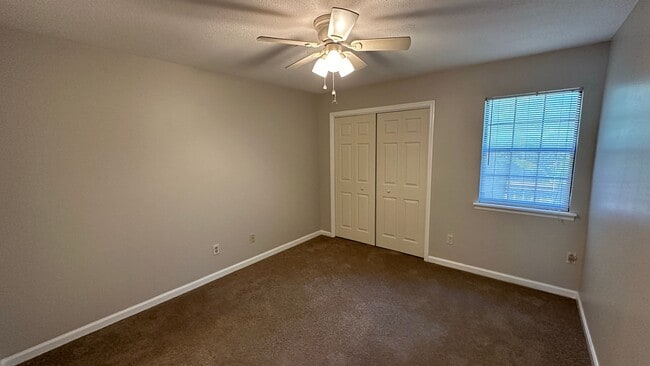 Building Photo - Lovely SOUTHWOOD Area 2/1.5 w/ Large Yard, Deck, & Open Floor Plan! $1350/month Avail July 1st!