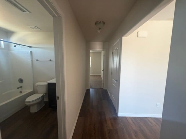 Building Photo - 470 Serenity Ct