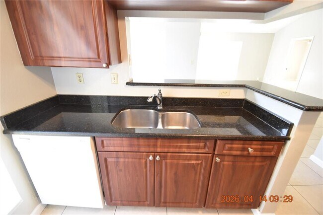 Building Photo - 8605 Mallard Reserve Dr