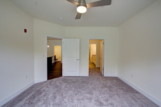 Building Photo - w171s7404 Lannon Dr