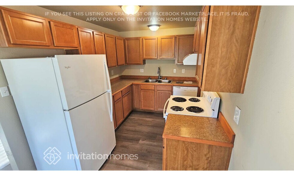 Building Photo - 1346 N Lenore Dr