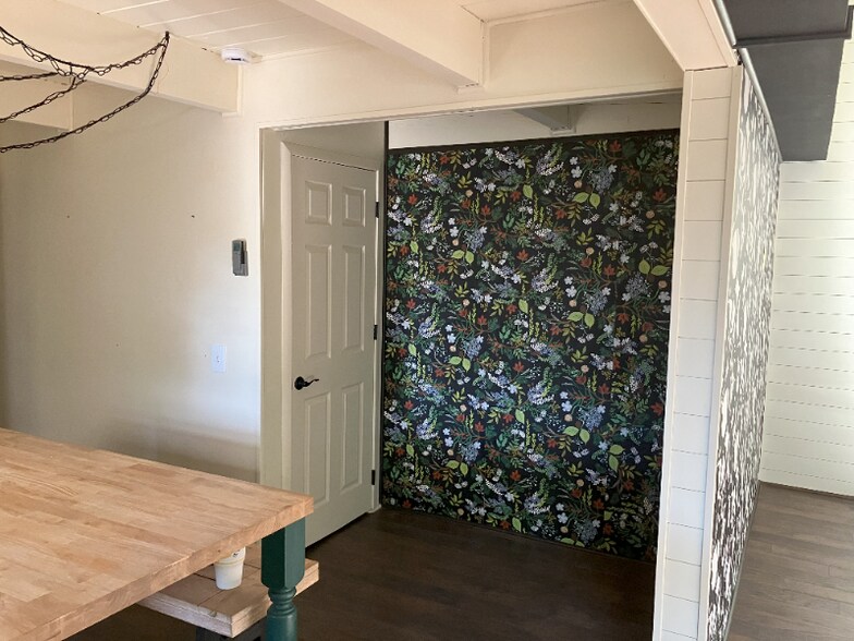 Building Photo - 24655 Marion Ridge Dr