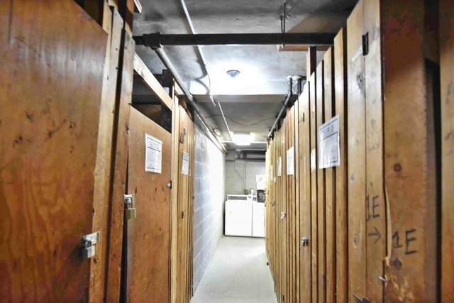 Building Photo - 2411 W Balmoral Ave