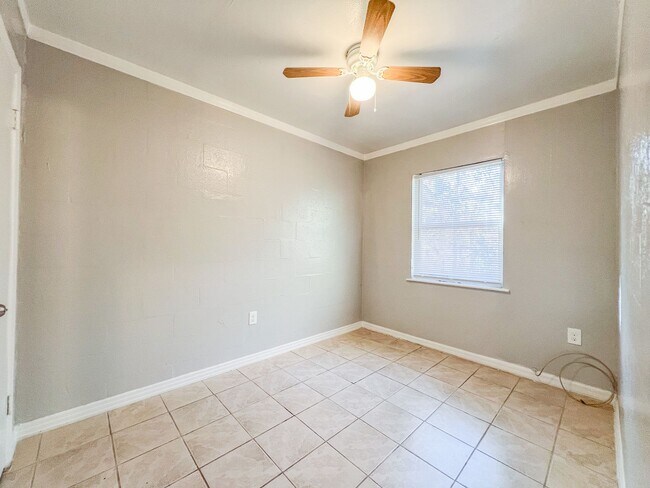 Building Photo - Nylic 14