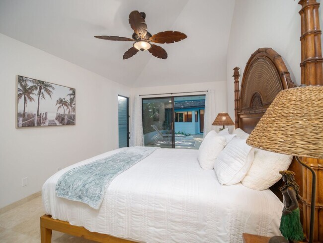Building Photo - Beautiful Furnished, 2 Bed, 3 Bath, Gated ...