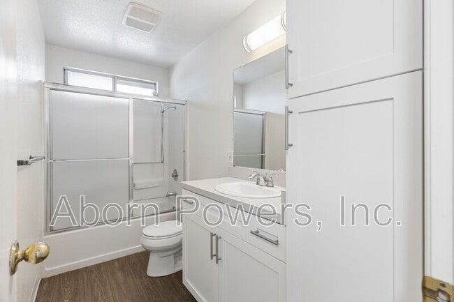 Building Photo - 2529 Greenwood Ln