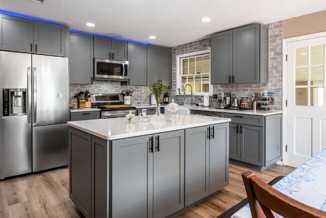 Building Photo - Fairview Retreat | 3BR/3BA with Finished Basement, 2-Car Garage & Private Yard — 17 Min to Asheville