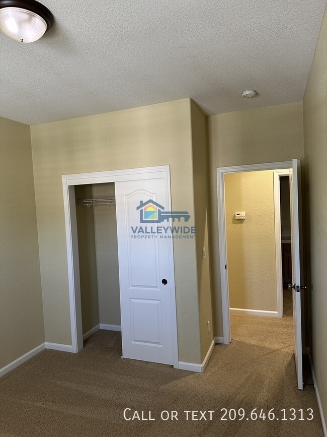 Building Photo - 2704 Acapulco Way