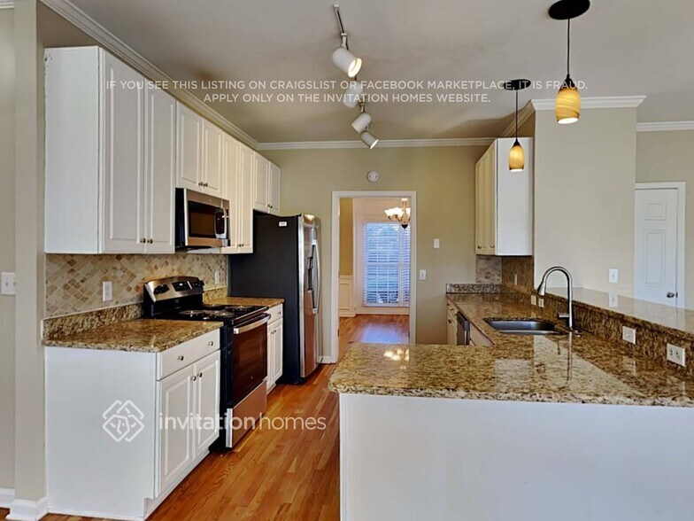 Building Photo - 915 Laurel Crest Dr