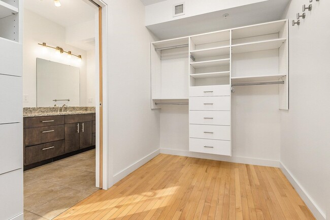 Building Photo - 677 Dennett St