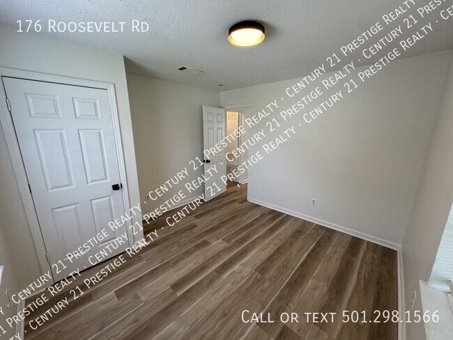 Building Photo - 176 Roosevelt Rd